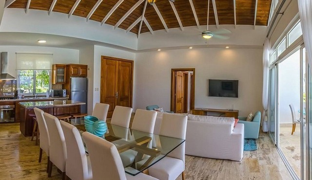 Sea-views 3BD villa on sandy beach, private pool & golf cart, gym/tennis! in Sosúa
