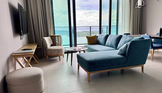 Seafront - Spacious 4-bedroom apartment in charming Langkawi with AC in Langkawi
