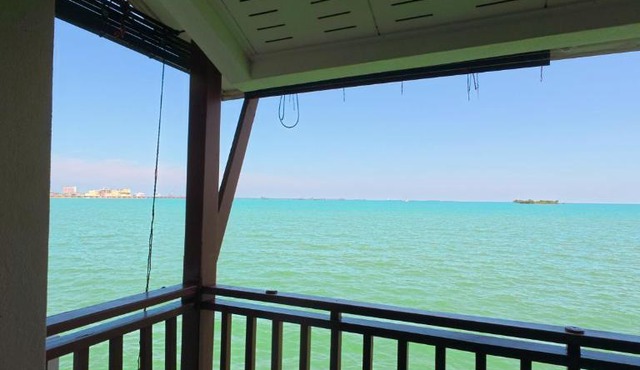 Seaview Water Chalet Lxpd