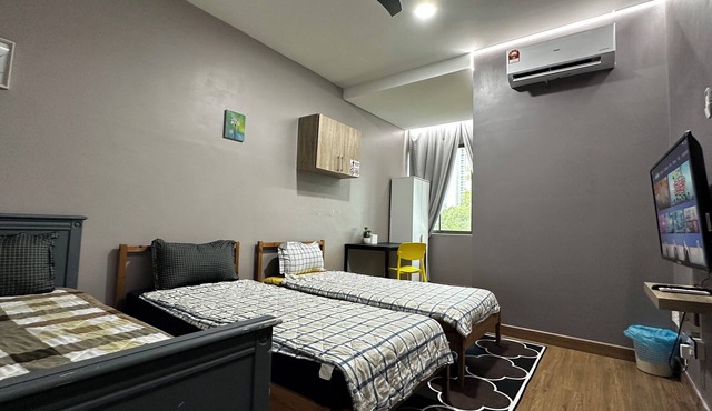 Self Check in Homestay Room 3, Y5 Netflix Parking Coway in Cyberjaya