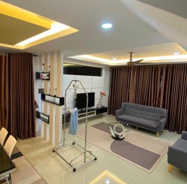 Semi-D homestay Helena with swimming pool