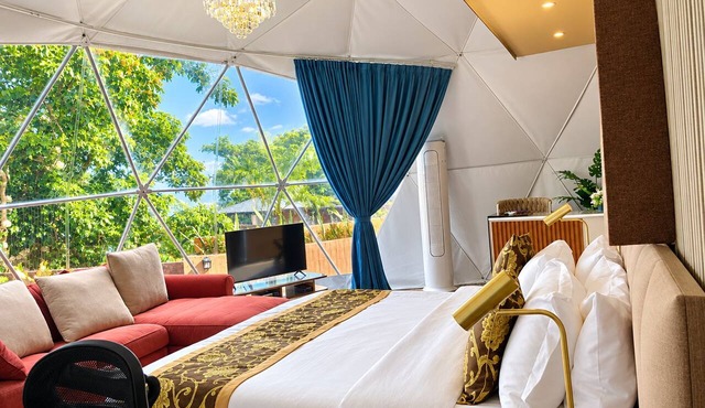 Serene & Luxury Beach, Private Jacuzzi - Pebble Walk Resort in Romblon