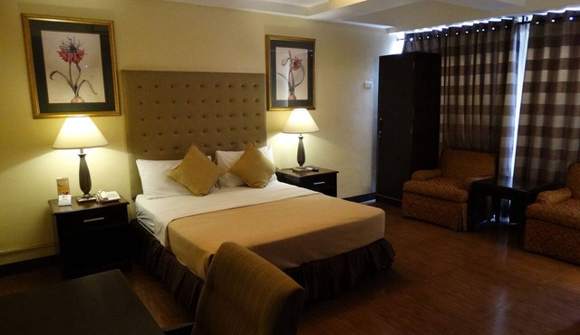 Silver Oaks Suite Hotel in Manila