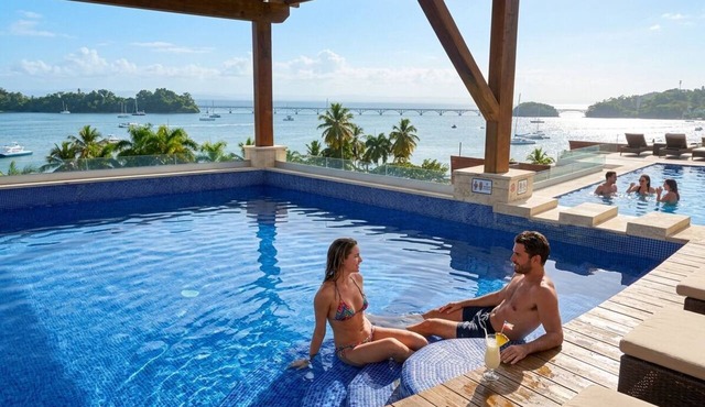 Sky and sea luxury apartment/elevator and swimming pool/view of Samana bay in Santa Bárbara de Samana