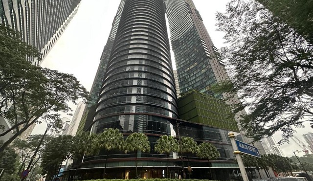 Sky Suites KLCC Twin Tower vibes