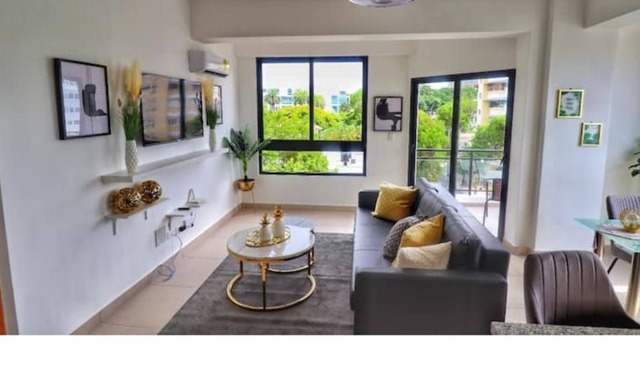 Sleek 1-Bedroom Condo w/Rooftop Hot tub in Gazcue in Santo Domingo