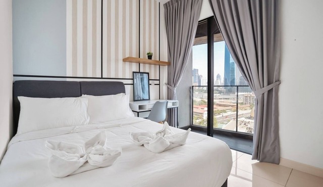 Sleek Suites 3BR @ Continew|Near TRX+Stylish Desgn
