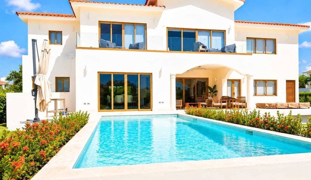 Sleeps up to 22 | Estate Pool 6bd Villa Corner Lot in Sosúa