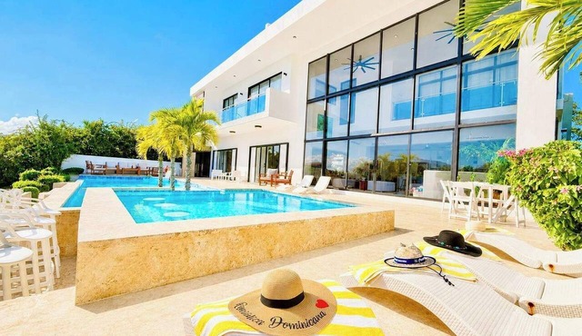 Sleeps up to 40 |8BR, Mini Golf & Largest Pool SOV in Sosúa
