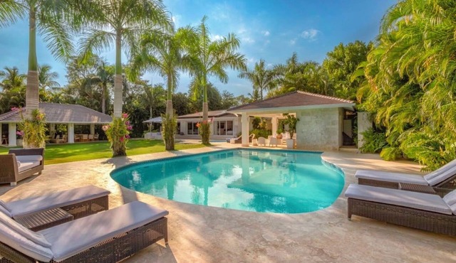 Sophisticated Villa Steps from the Beach in Romana