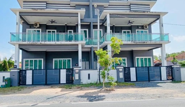 Sorty Homestay Taman Murni Perdana Paka double storey Semi D Unit A in Paka