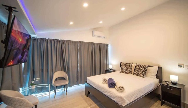 Sosua Penthouse w/Rooftop Terrace & Beach Access in Sosúa