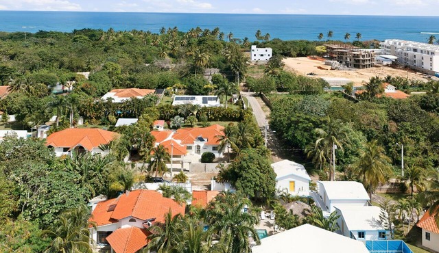 Spacious 12-bedroom resort with AC in excellent Cabarete in Cabarete