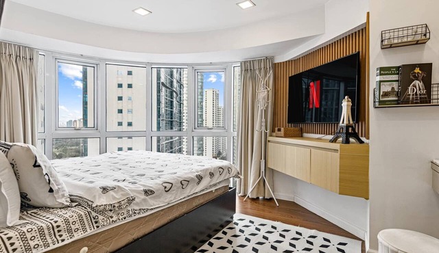 Spacious 2BR BGC Stay City View Fort Victoria Family & Group Friendly in Taguig