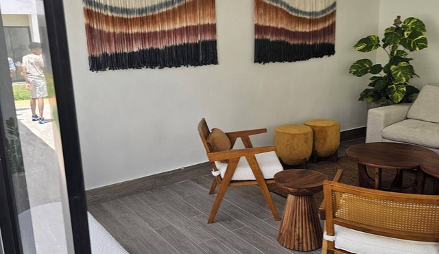 Spacious 3-bedroom apartment in charming Villa Hermosa with AC in Villa Hermosa