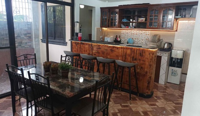 Spacious 3-Floor 6-Bedroom House, 30pax in Davao City