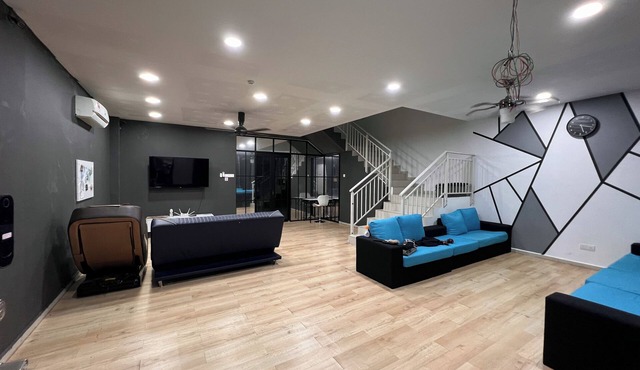 Spacious 4-bedroom house in enchanting Melaka with AC comfort in Melaka