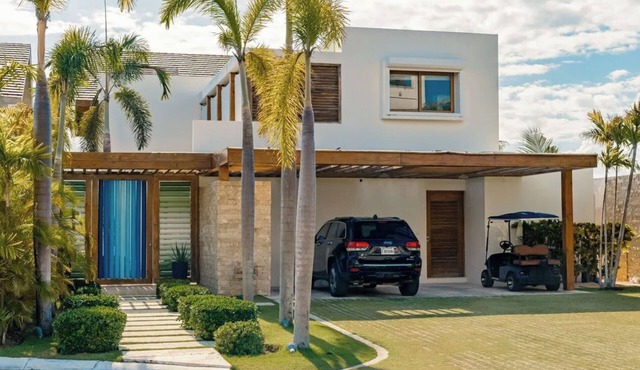 Spacious 4-bedroom villa with WiFi, AC in charming Cap Cana, Punta Cana in Punta Cana