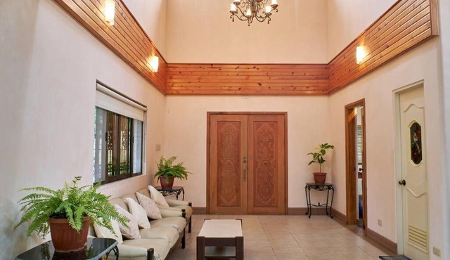 Spacious 6BR Family House in Tagaytay in Tagaytay