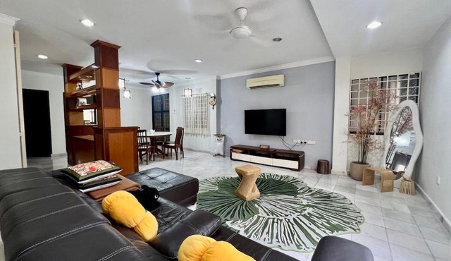 Spacious Retreat l Heart of JB by Cowidea in Johor Bahru
