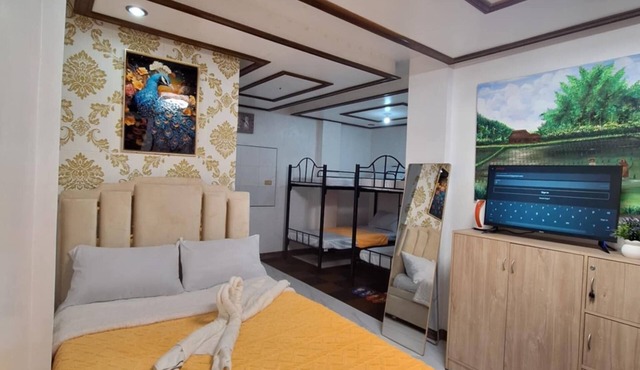 Spacious Studio Apartment Transient House near Abreeza Mall 8pax Free Parkingn in Davao City