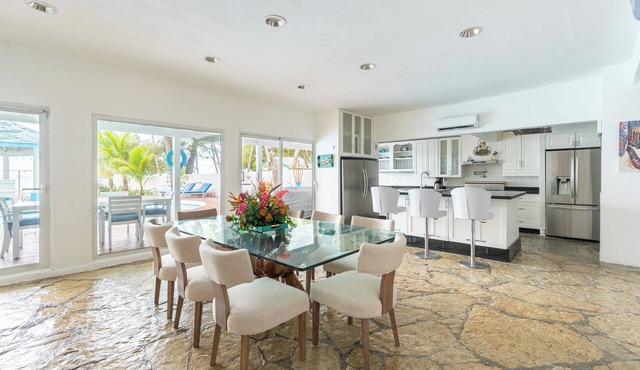 Spectacular Beach front villa, 5 bedrooms. a piece of paradise in Playa Juan Dolio
