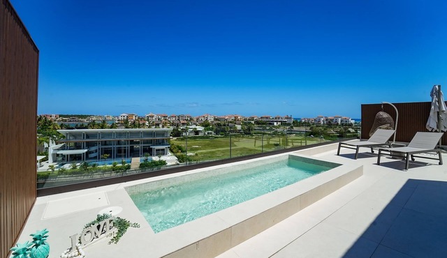 Spectacular Marina Penthouse w private rooftop in Punta Cana