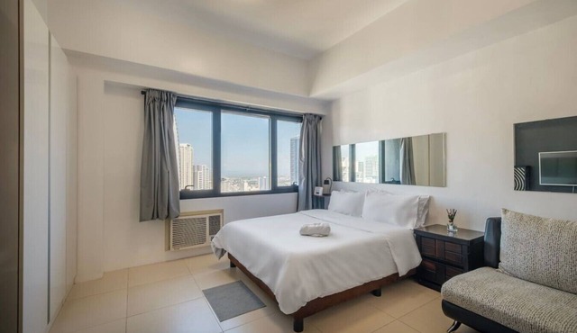 StayHere Icon Plaza BGC Studio City View