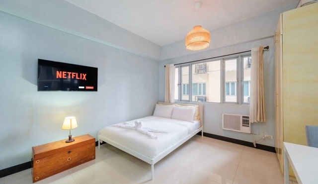StayHere Morgan Suites Studio Near Venice Mall in Taguig