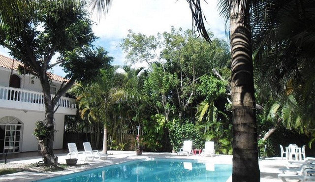 Studio in central Sosua, pool/Wi-Fi/cable TV, guest-friendly in Sosúa