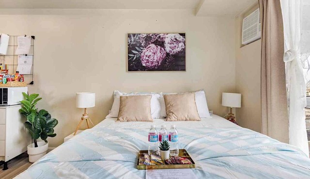 Studio Lune | Modern Makati Studio | Queen Bed | Fast Wi-Fi | Self Check-in ⭐ in Makati City