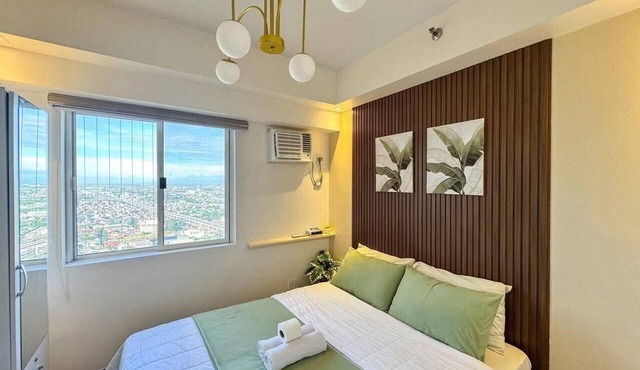 Stunning 1-Bedroom Condo with Balcony - City and Mountain View