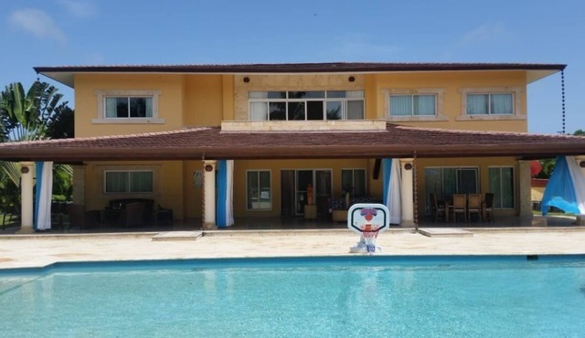 Stunning Villa at Guavaberry Country Club! in Juan Dolio