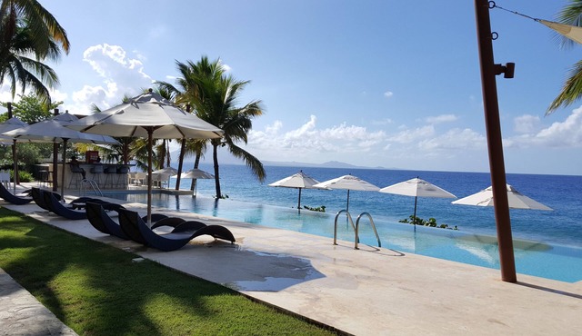 Stylish 1BR Terrace Steps to Beach & Pools Free Weekly Maid Service in Sosúa