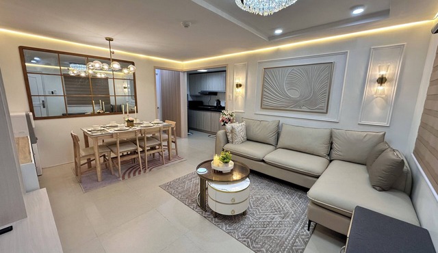 Stylish 2BR Condo,Resort-Style Living, Free Parking, High-Speed Wifi, Workspaces