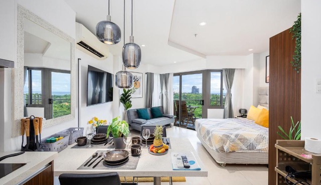 Stylish Studio at Tambuli Residences Ocean View by Dominik Studio Apartment with Pool Access & Balcony in Mactan in Maribago