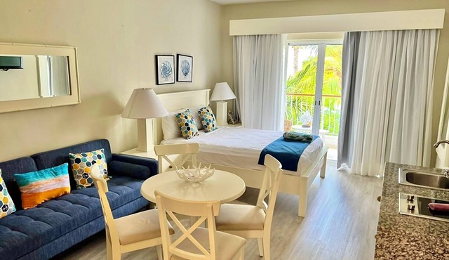 Suite with Pool & Waterpark View – Private Beach Access in República Dominicana