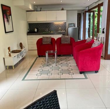 Sunset Hill Villas- Crystal Studio - Ruby Room