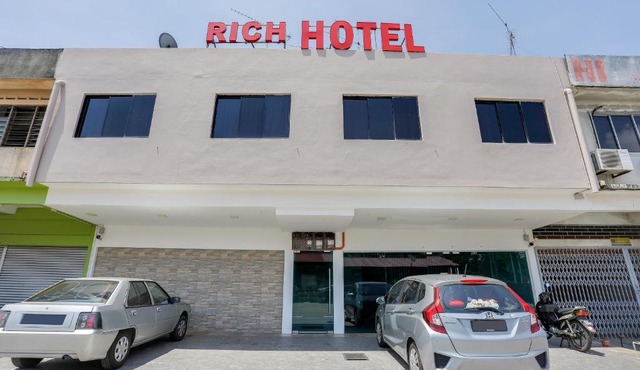 Super OYO 89495 Rich Hotel