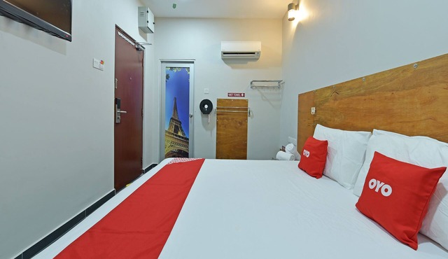 Super OYO Capital O 90687 Rs Hotel