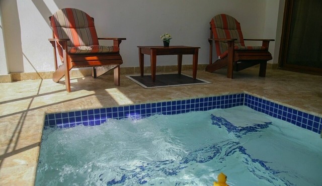 Terrace, golf course views, jacuzzi, gated community in Juan Dolio