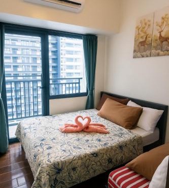 The Giggle Spot Cozy Makati Hideaway Pool & Gym 2270
