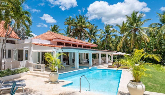 The gorgeous Villa Giraldez with a spectacular view over the Golf course in La Romana