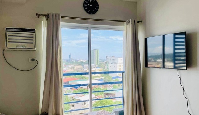 THE LOOP Minimalist Studio with Free Parking & near malls in CDO City proper