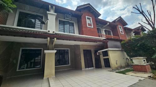 The Tropics Homestay 2