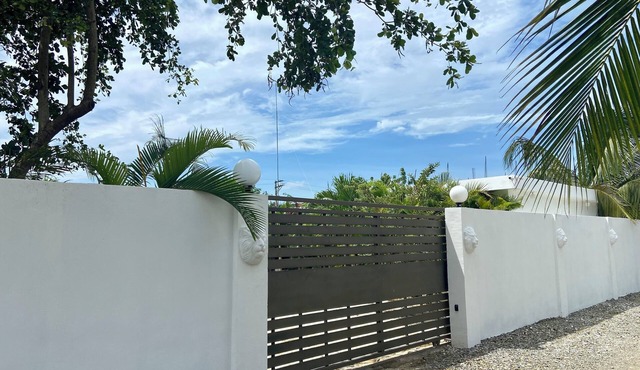 The white rock villa this 9 bedroom 9 bathroom offer fee continental breakfast in San Pedro de Macorís