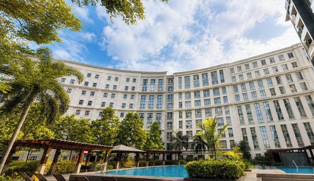 Thoughtfully designed studio at 81 Newport Pool & Gym Walk to NAIA T3