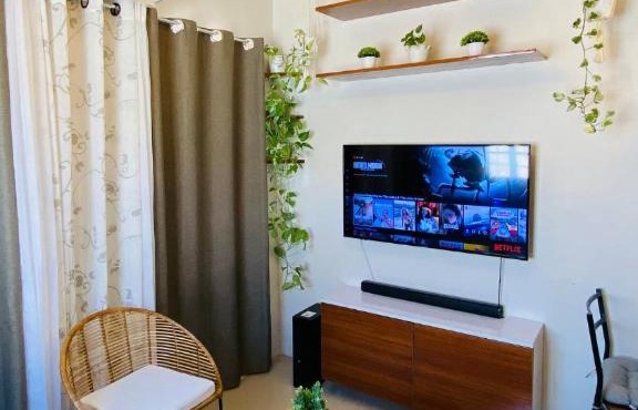 Tiny House Bath Tub Fully AC Netflix in Jalajala