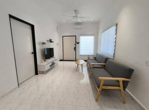 Tiny House Batu Pahat Homestay by Ngio