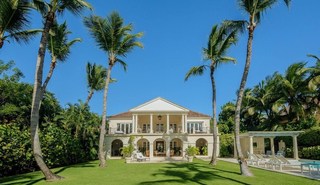 Tortuga C35 - Luxury golf villa with private pool and staff near private beach in Punta Cana
